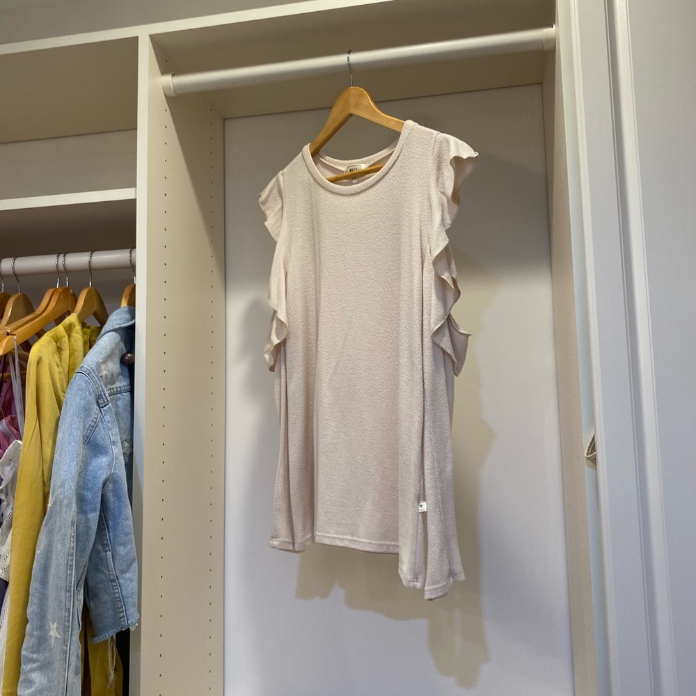 NYTT Cold Shoulder Sweater in Cream